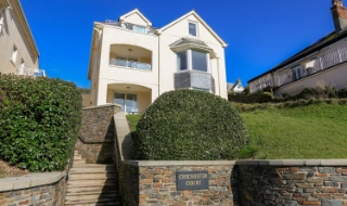 6 Chichester Court